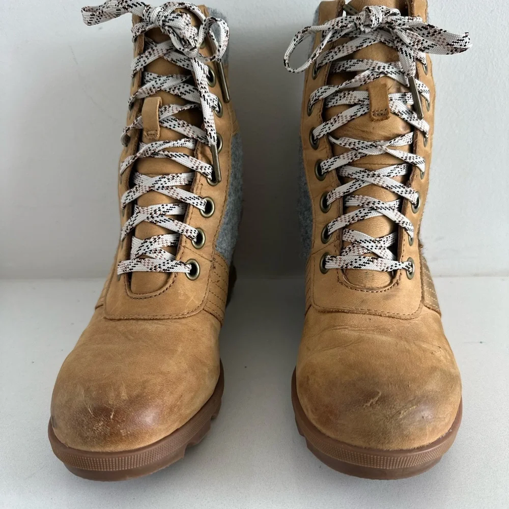 Sorel Joan Of Arc Lexie Wedge Boots Women Size 8.5 Tan Gray Leather Wool Lace Up - Picture 3 of 9